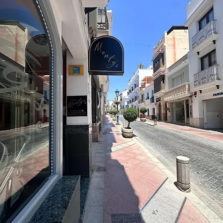 Hostal Montys Nerja