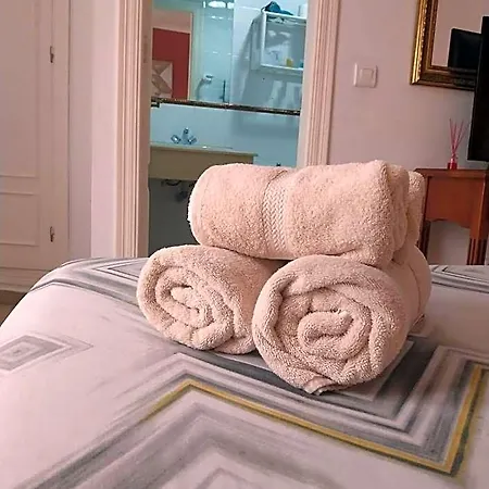 Montys Hostel