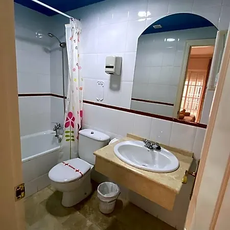 Montys Hostel Nerja